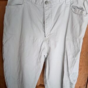 Lee Women's Light Gray Capris